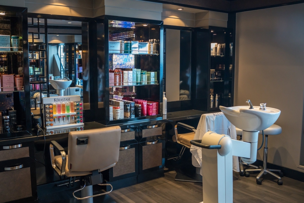 inside a hair salon, chairs and mirror